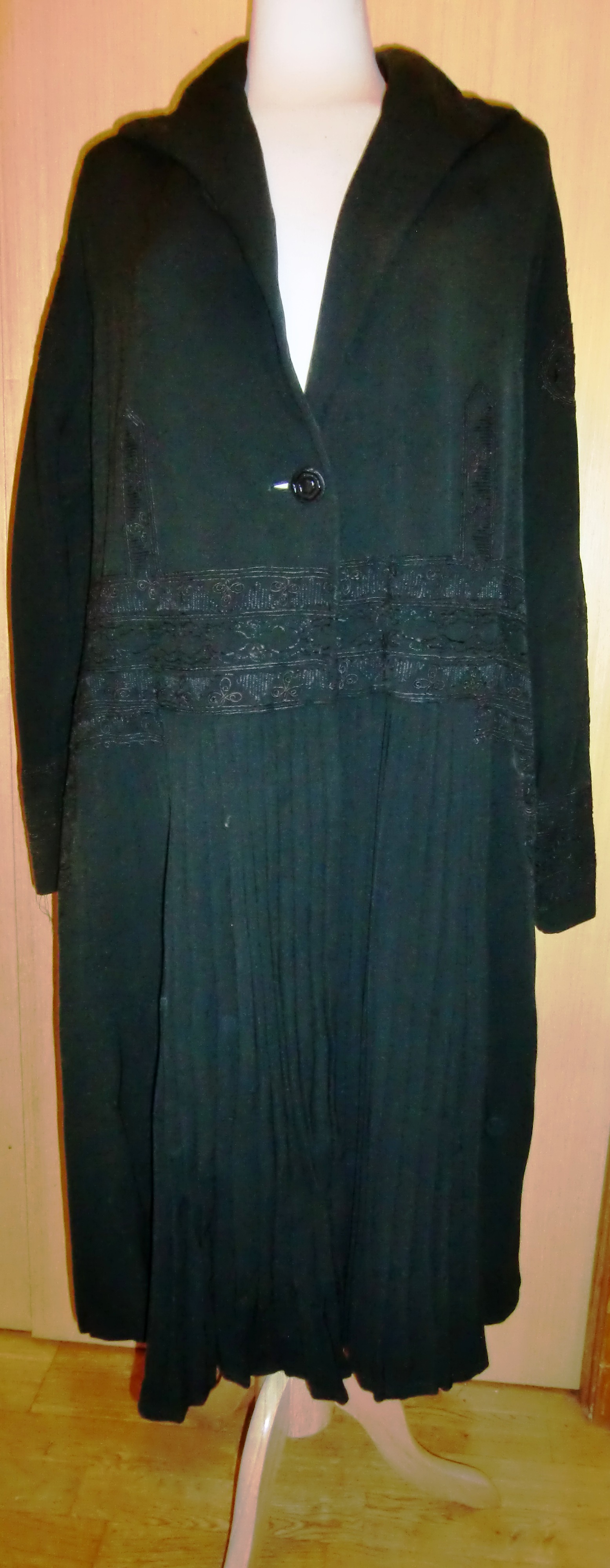 xxM375M 1920s Art Deco wool coat